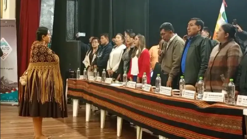 Autoridades municipales de El Alto.