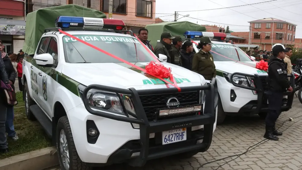 Eva Copa equipa la Policía.